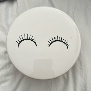 Eyelash gold and white cylinder decor